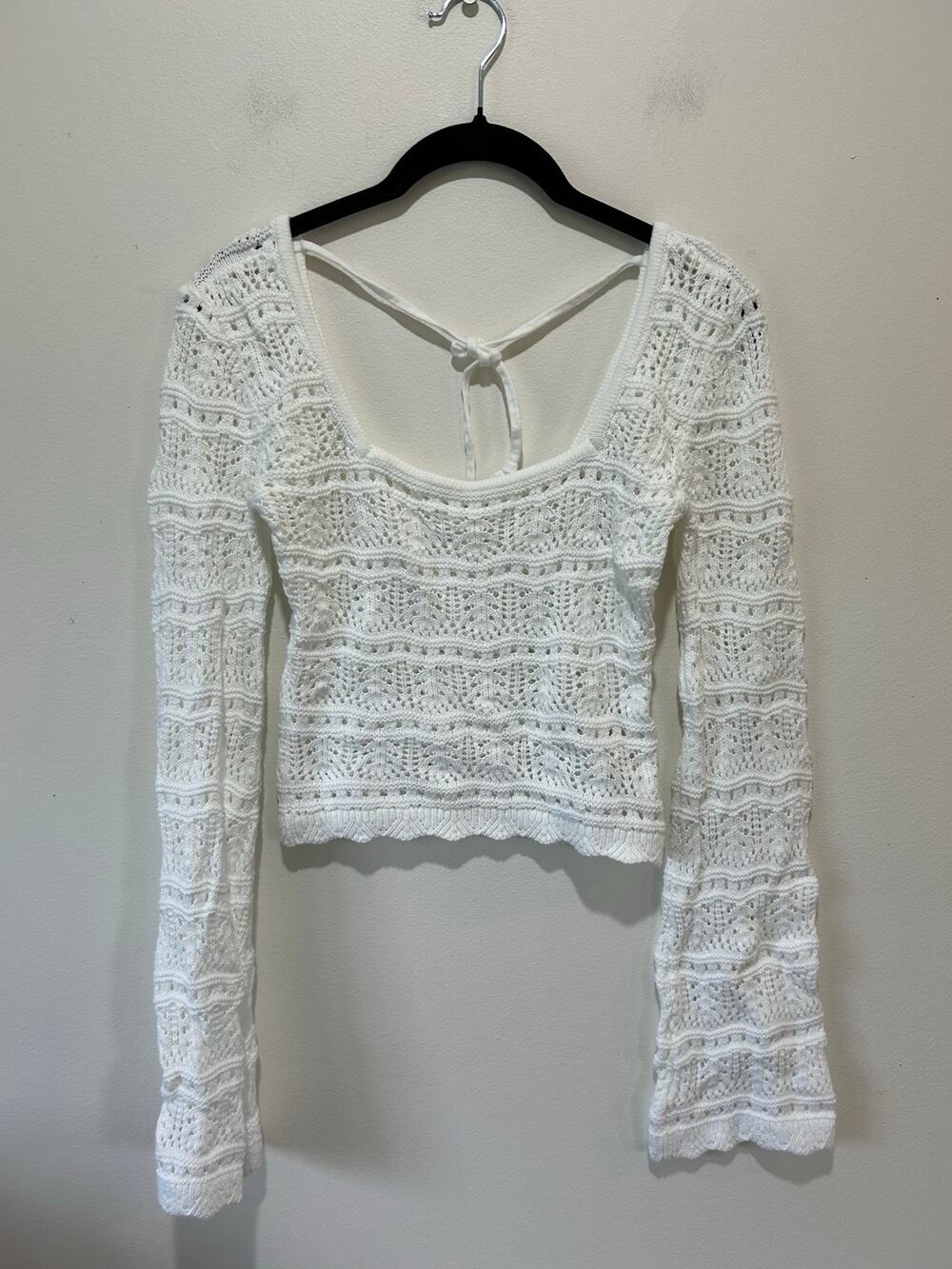 Abercrombie & Fitch white crochet crop top size XS long sleeve wide neck boho